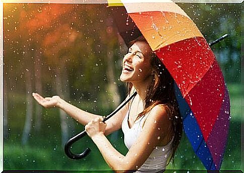 Woman with colored umbrella who knows the teachings of Albert ellis