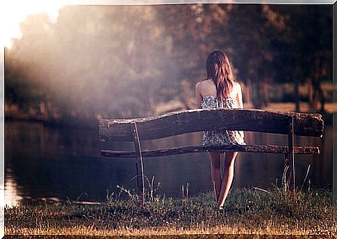 Single woman sitting on a bench