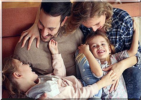 Parents with their children happy after using the happiness jar technique