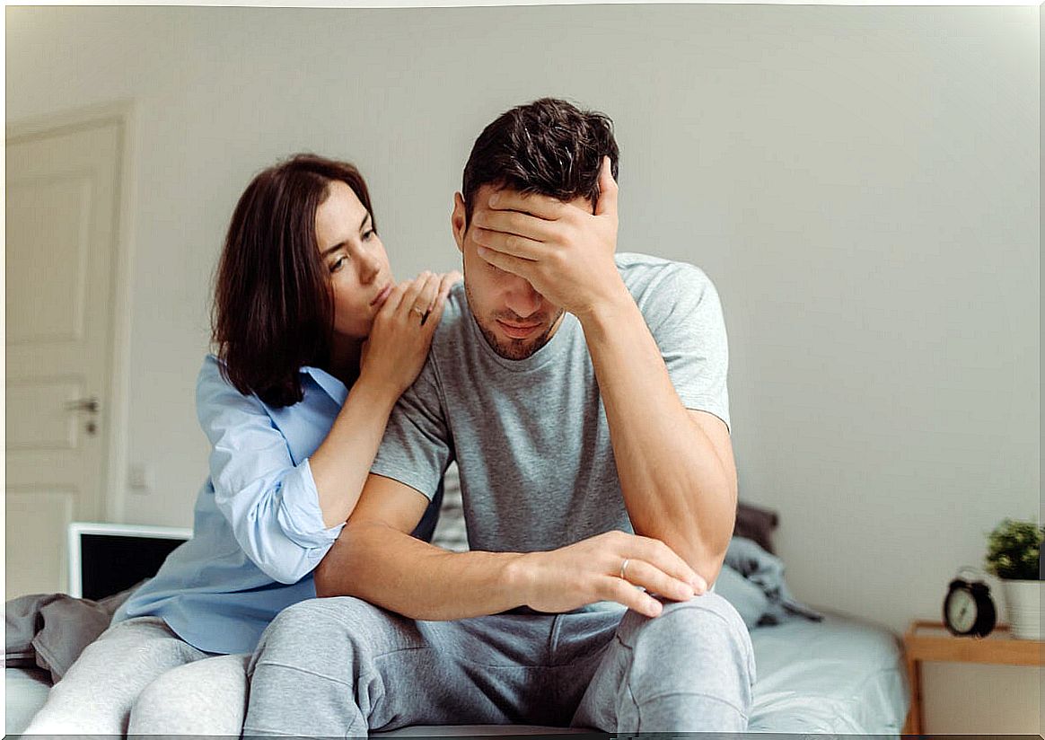 Woman consoling her partner representing how to accompany my partner in managing his emotions