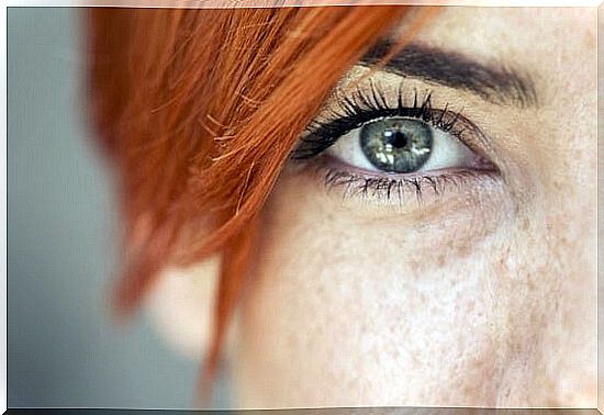 How to read someone's emotions in their eyes