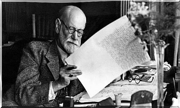 Sigmund Freud working and studying psychic trauma