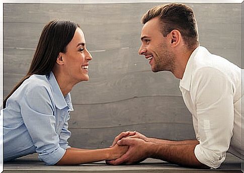 Couple talking about how to deal with a couple conflict